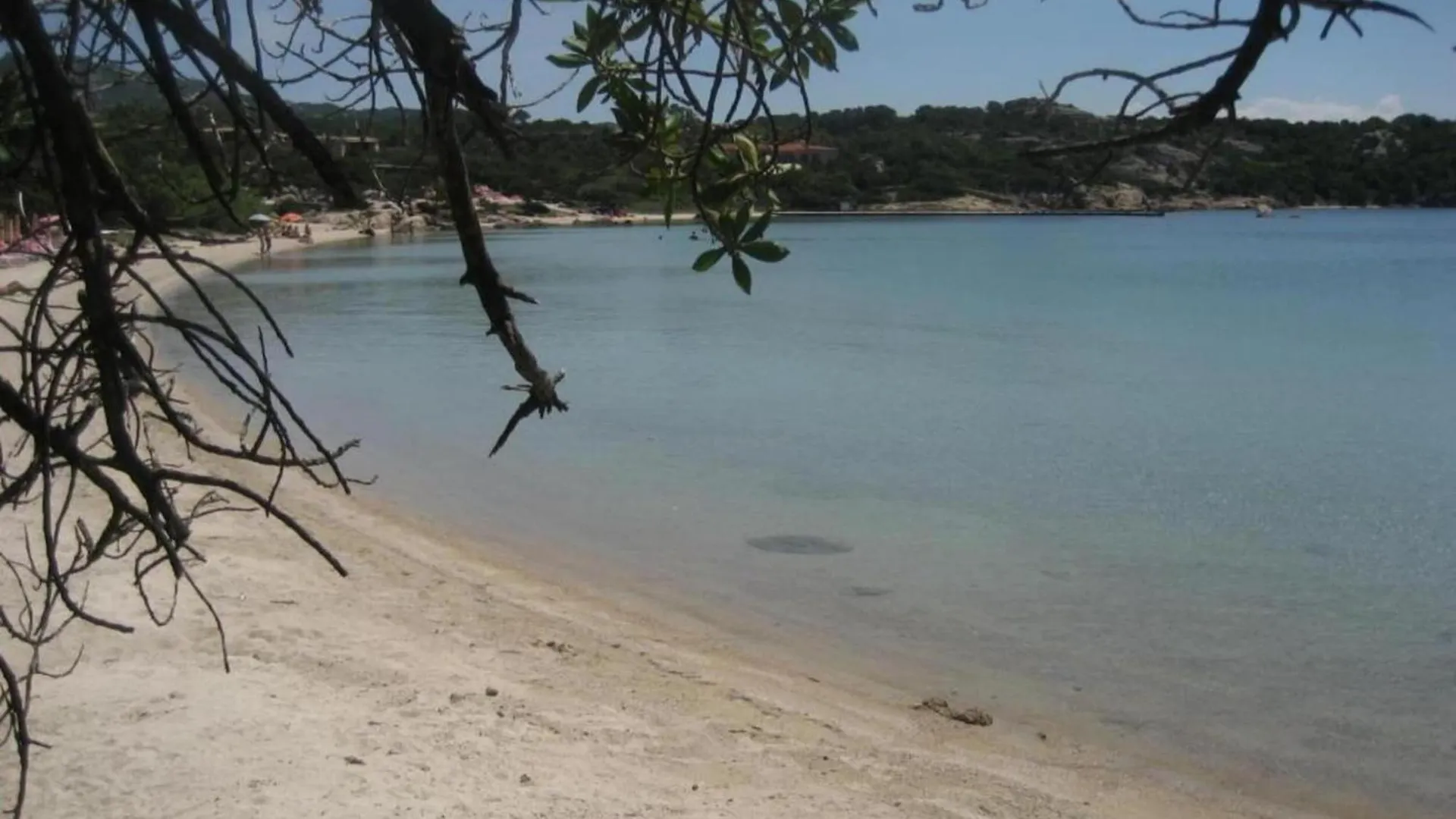 Elegant Apartment Near The Beach Of Baja Sardinia أرتْساكينا بيت للعطل