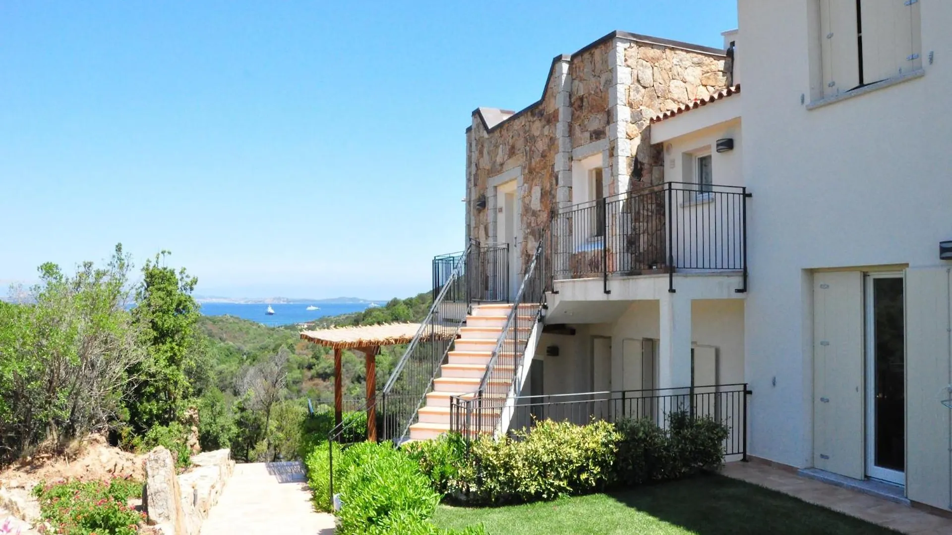 Elegant Apartment Near The Beach Of Baja Sardinia أرتْساكينا